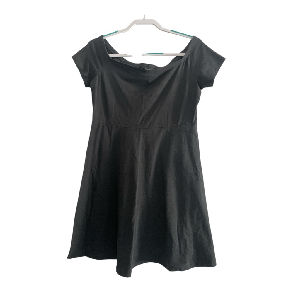 Old Navy Black Mini Dress Sleek and Versatile
